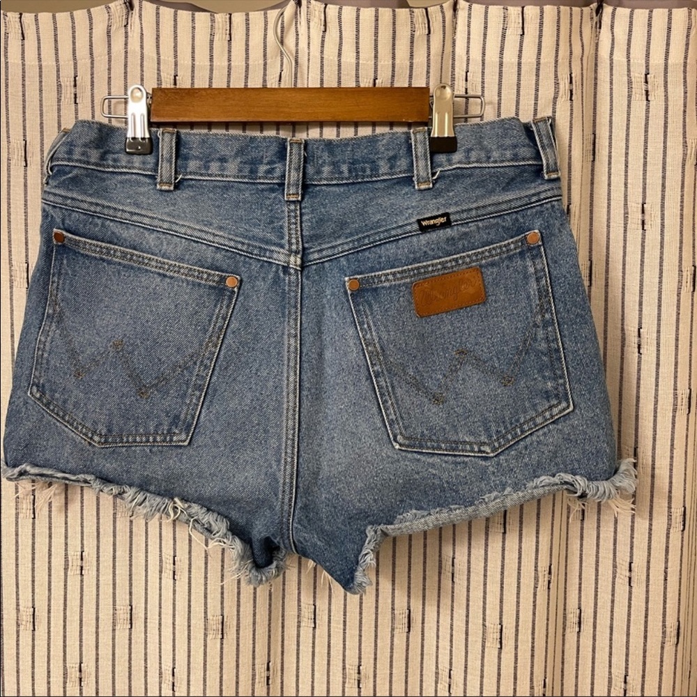 size 31 wrangler shorts